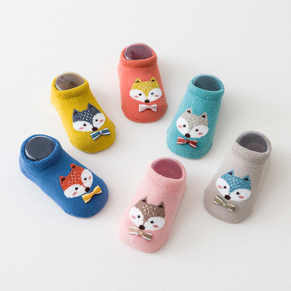 Kinderfußsocken mit Cartoon-Motiven