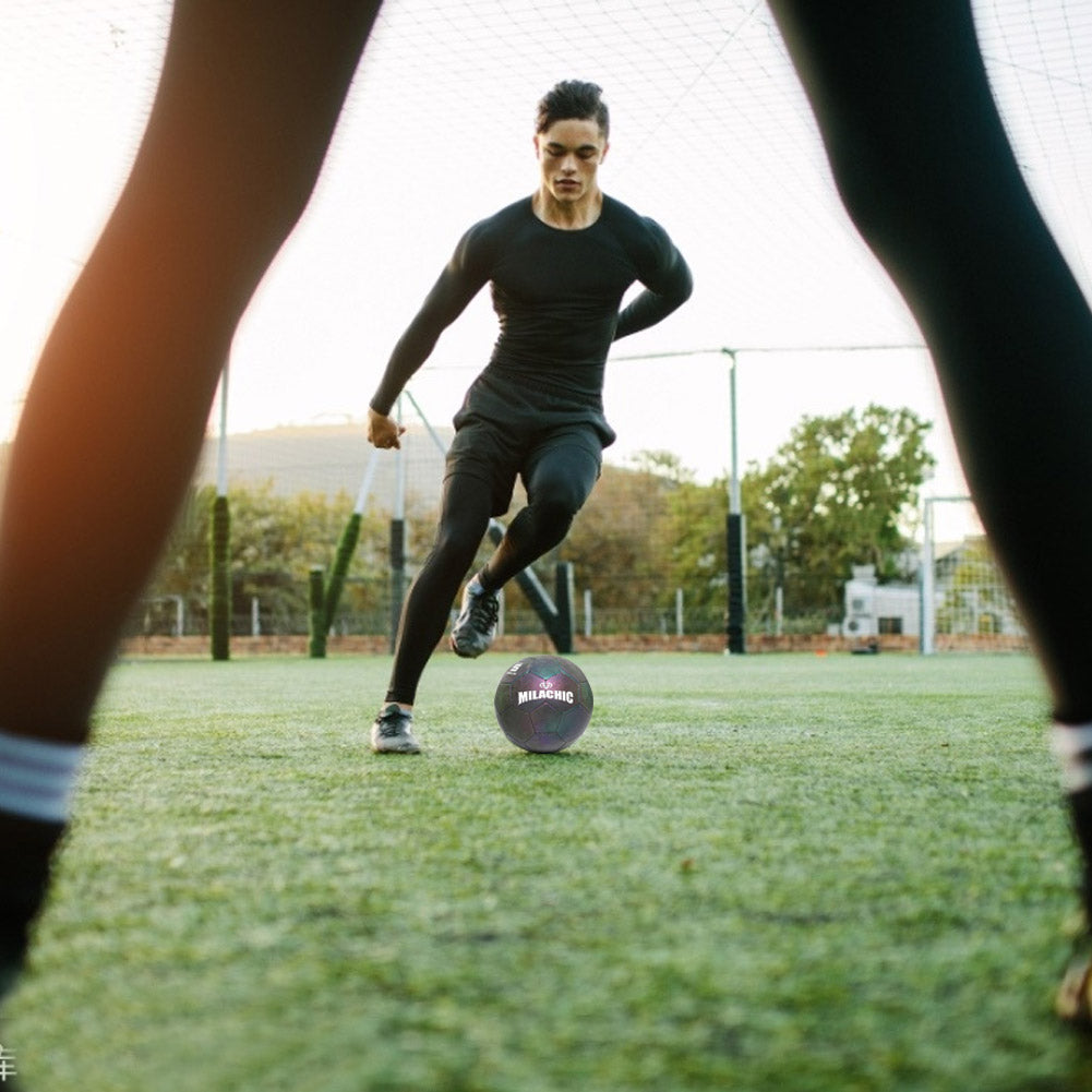 Reflektierender Holografischer Fussball – Bild 4 | LuxeStyle