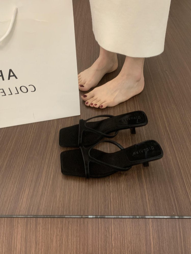 Französische Sandalen mit Kitten-Heel