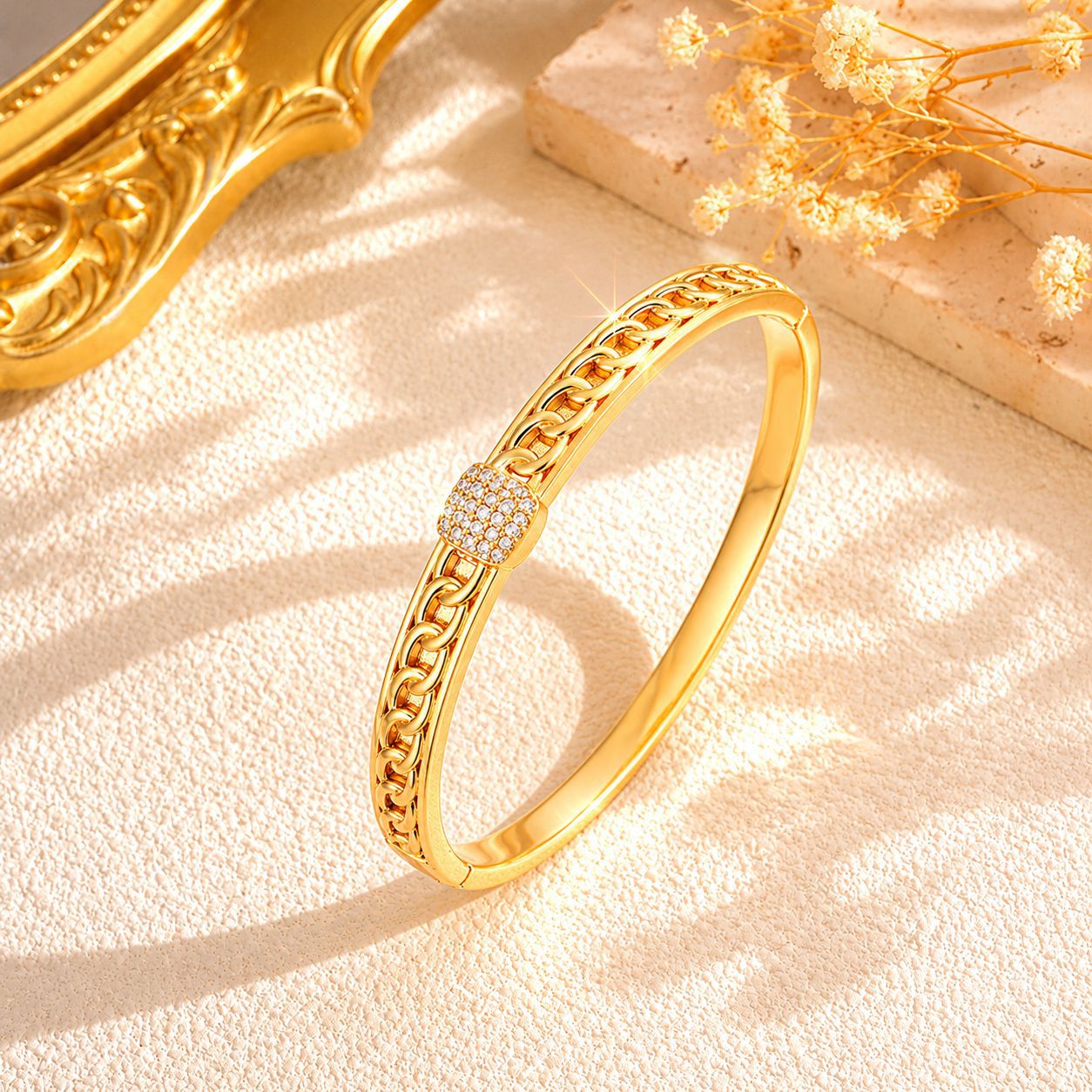Kettenstrukturiertes Armband mit Diamanten