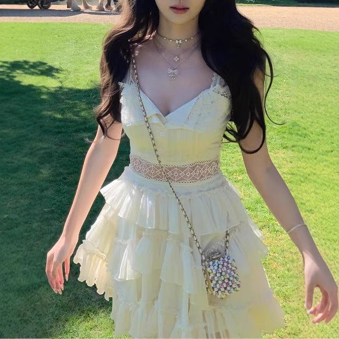 Spitzen-Rüschen-Trägerkleid im Uni-Look | LuxeStyle