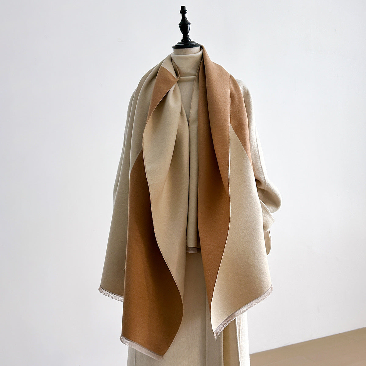 Kaschmirimitat-Schal mit Fransen – Bild 6 | LuxeStyle