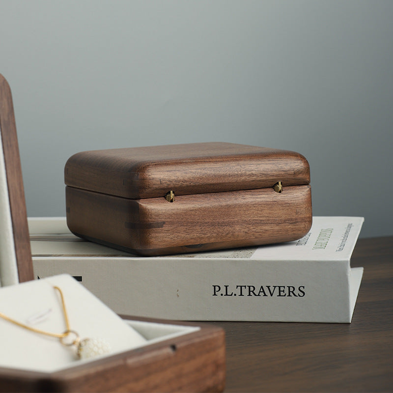 Edle Ringbox aus Walnussholz – Bild 5 | LuxeStyle