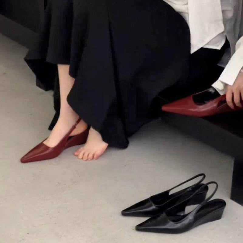Spitze Slingback-Pumps mit Schnalle