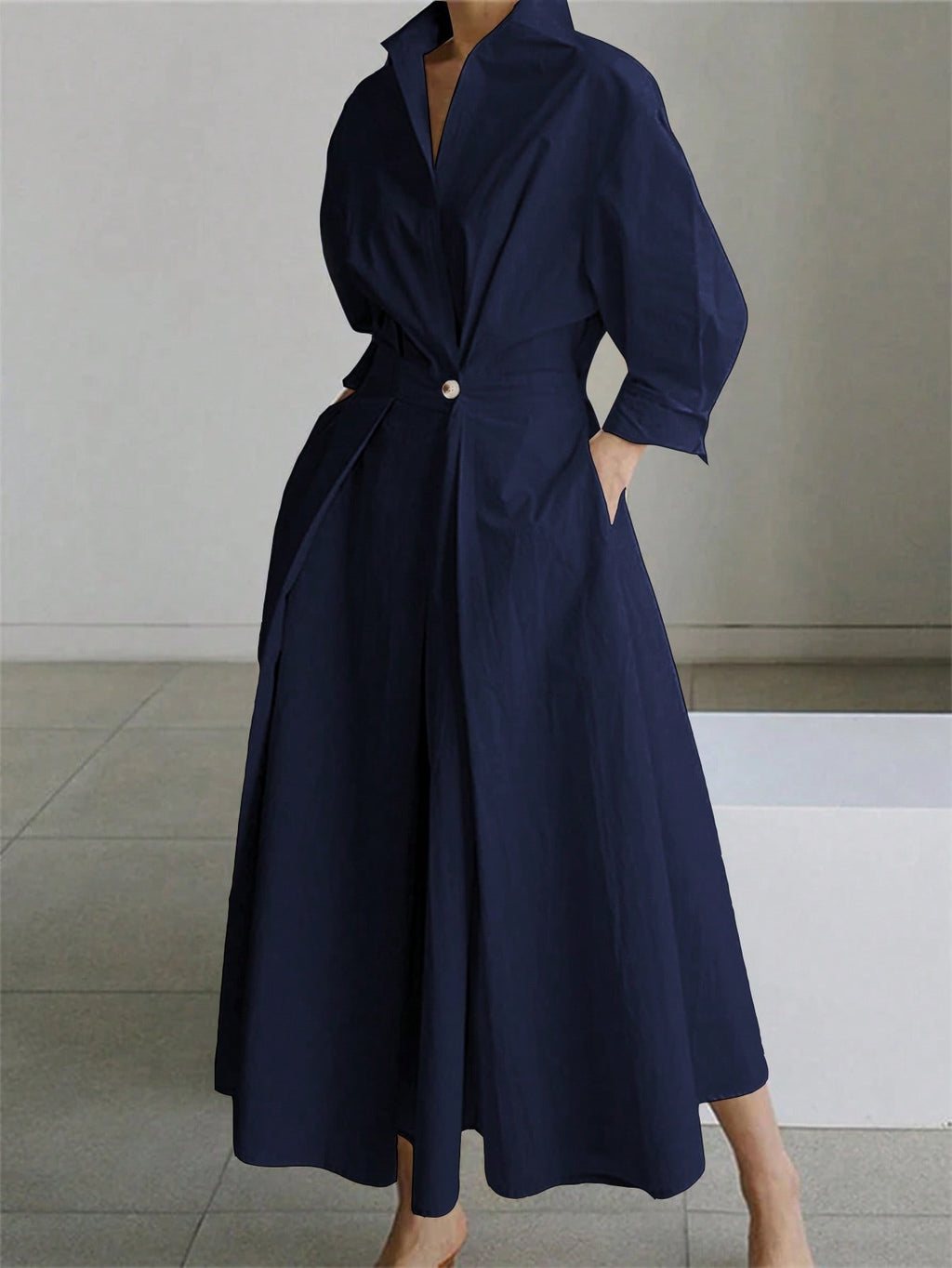 Elegantes, langes Hemdblusenkleid mit ausgestelltem Saum