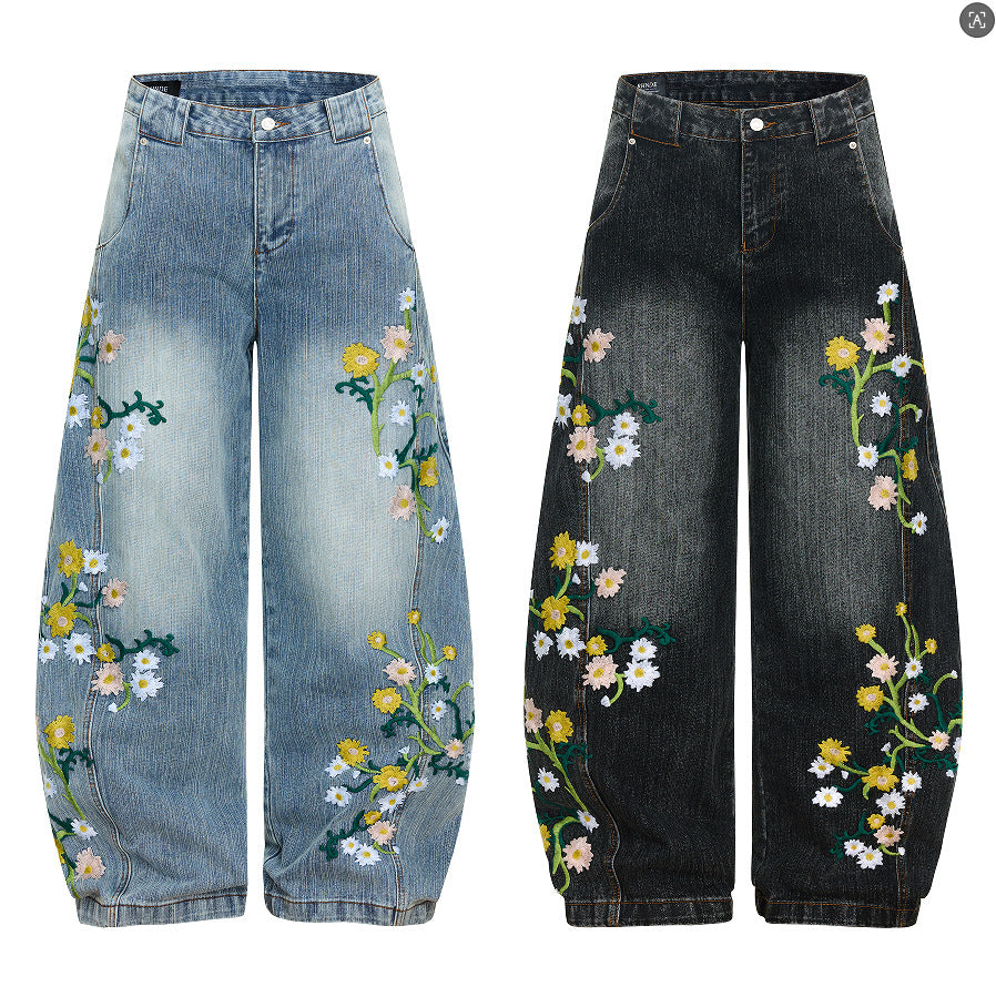 Jeans mit Blumenstickerei und weitem Bein