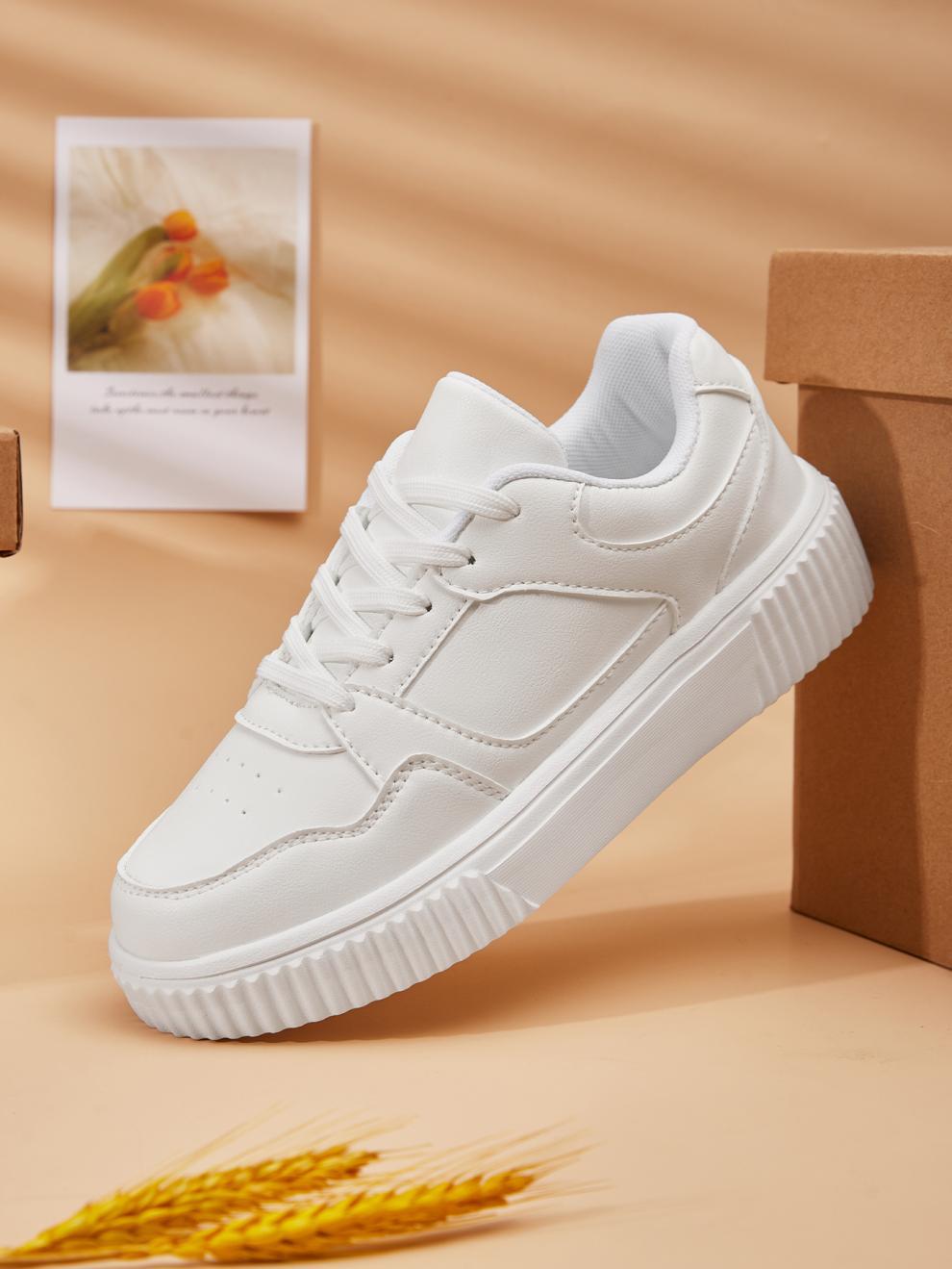 Unifarbene Freizeit-Sneaker