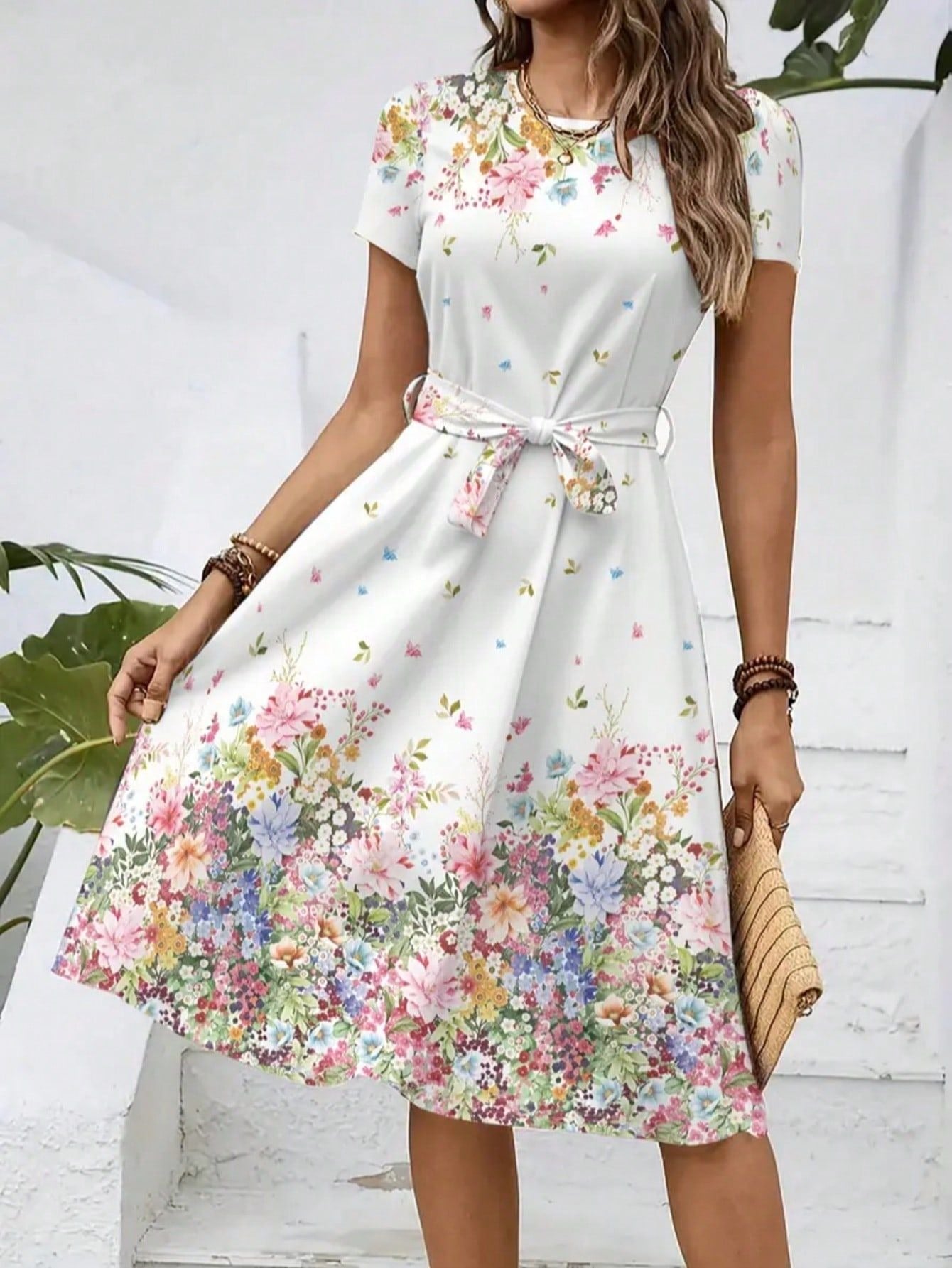 Sommerkleid «Fleur Noir» · Blumen-Print, Midi mit Bindegürtel