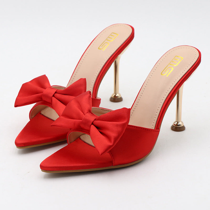 Elegante Satin-Pumps mit spitzer Zehenpartie – Bild 4 | LuxeStyle