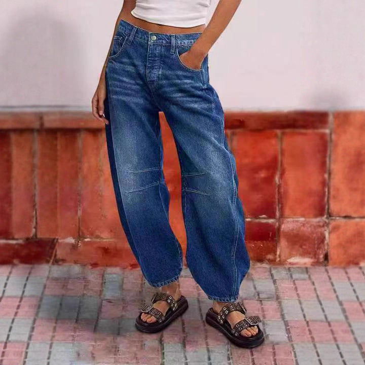 Gekräuselte Damenjeans mit Patch-Tasche