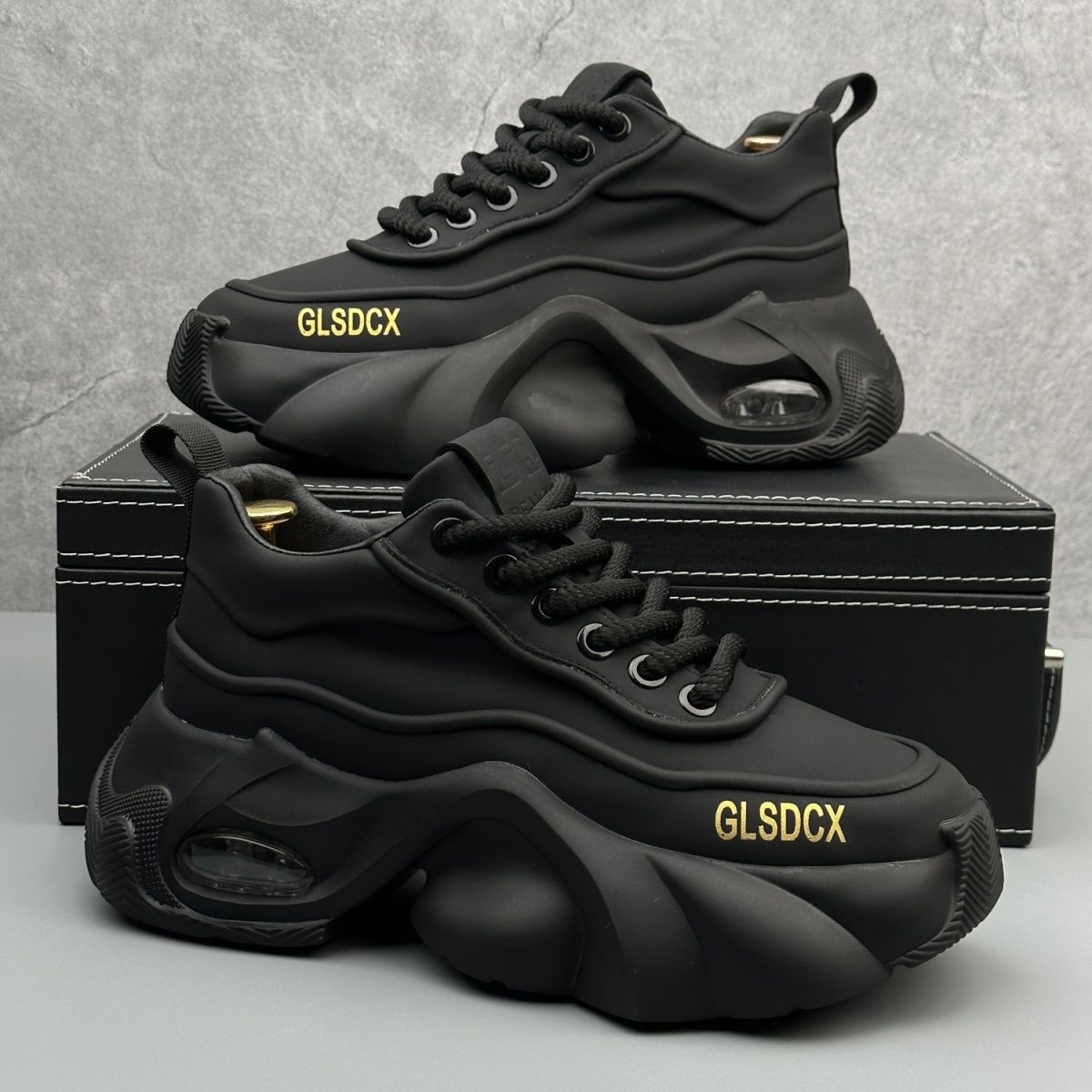 Trendige Sport-Freizeitschuhe mit Plateau