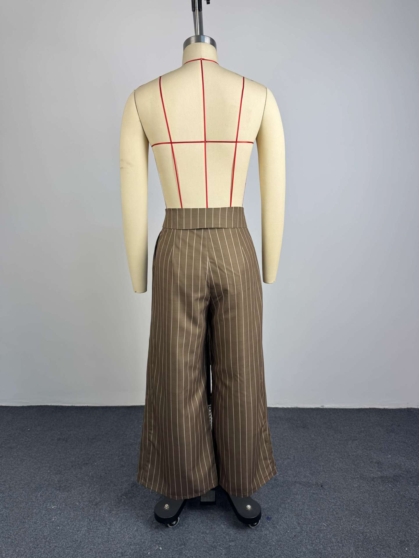 High Waist Plissée Hose mit Nadelstreifen
