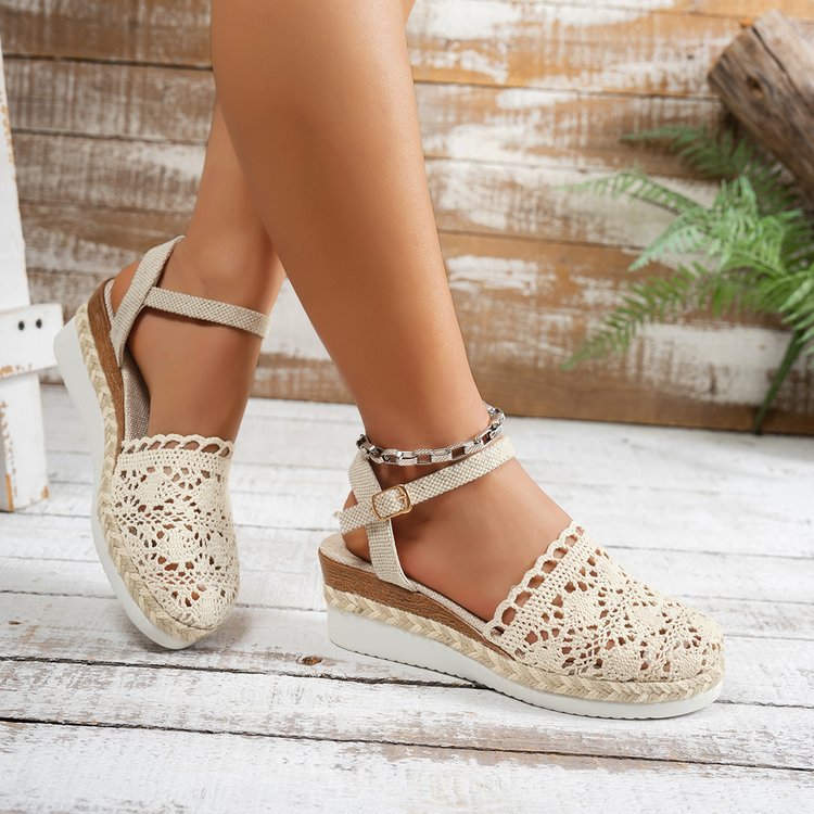 Keilabsatz-Sandalen mit Strohgeflecht – Bild 1 | LuxeStyle
