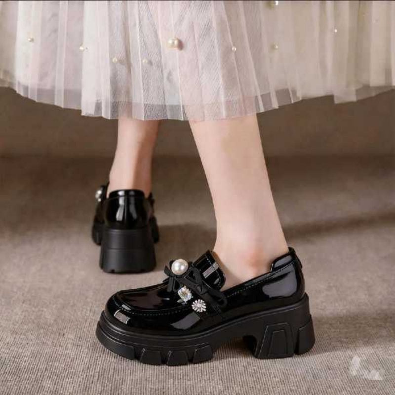 Plateau Loafers mit Perlen und Kristallen