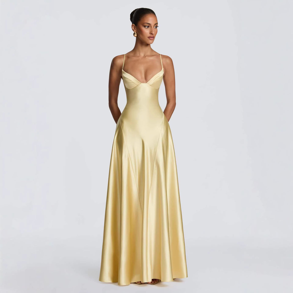 Elegantes Satin Neckholder Maxi-Abendkleid – Bild 5 | LuxeStyle