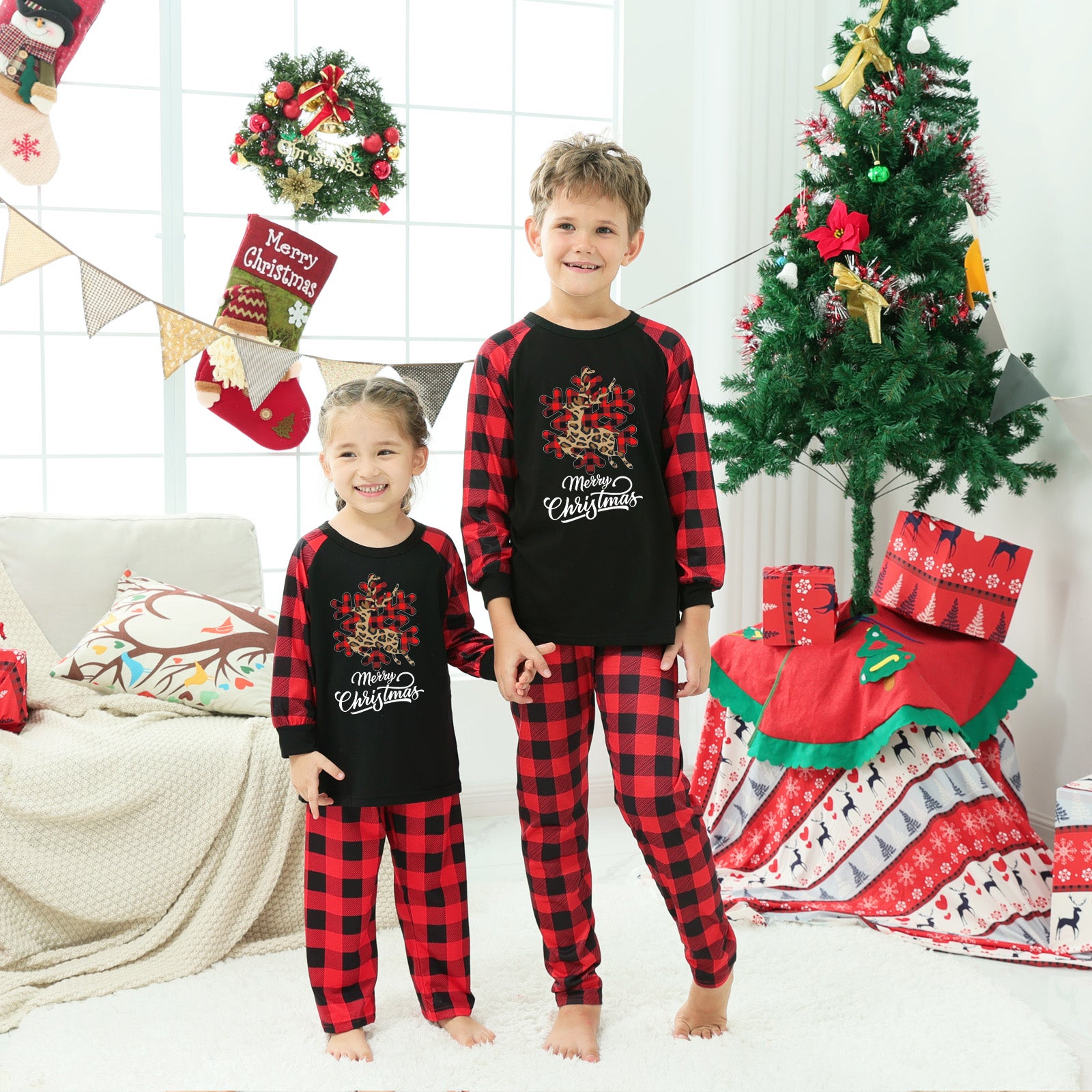 Weihnachts-Pyjama für die ganze Familie