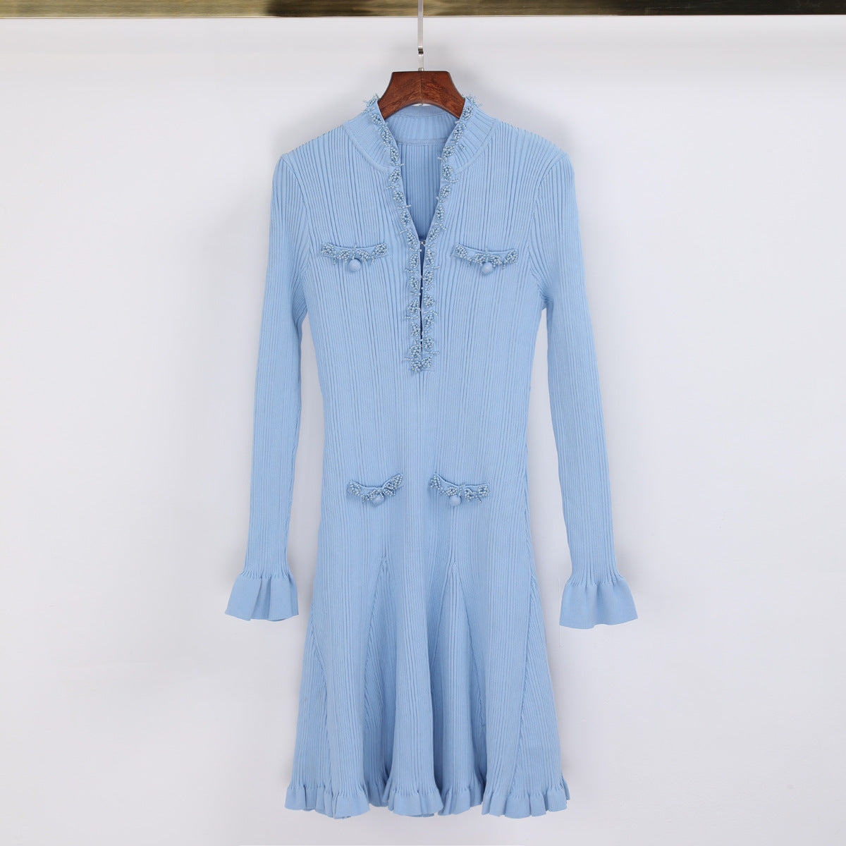 Elegantes Strickkleid mit Perlen-Details