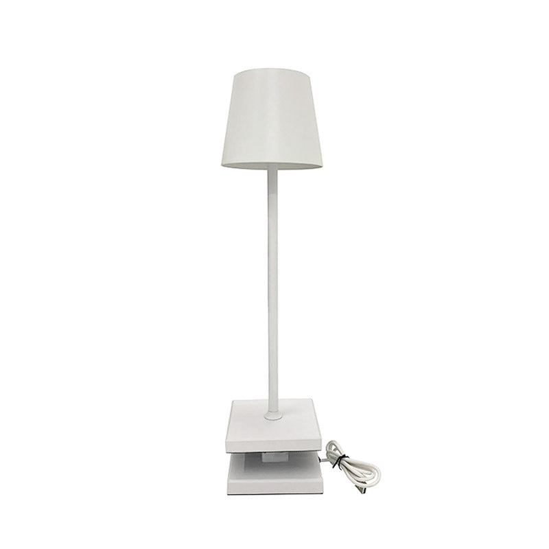 Moderne Nachttischlampe mit USB-Ladefunktion | LuxeStyle