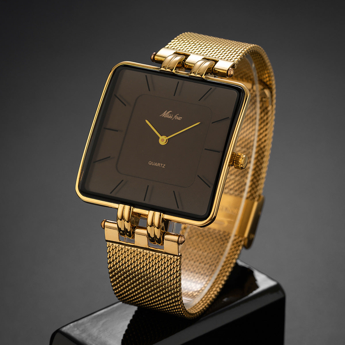 Klassische Minimalistische Quarzuhr mit Mesh-Armband