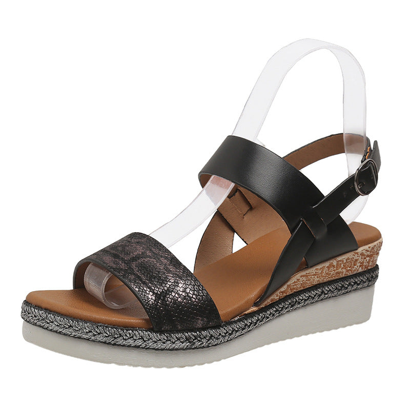 Keilabsatz-Sandalen mit breitem Riemen – Bild 11 | LuxeStyle