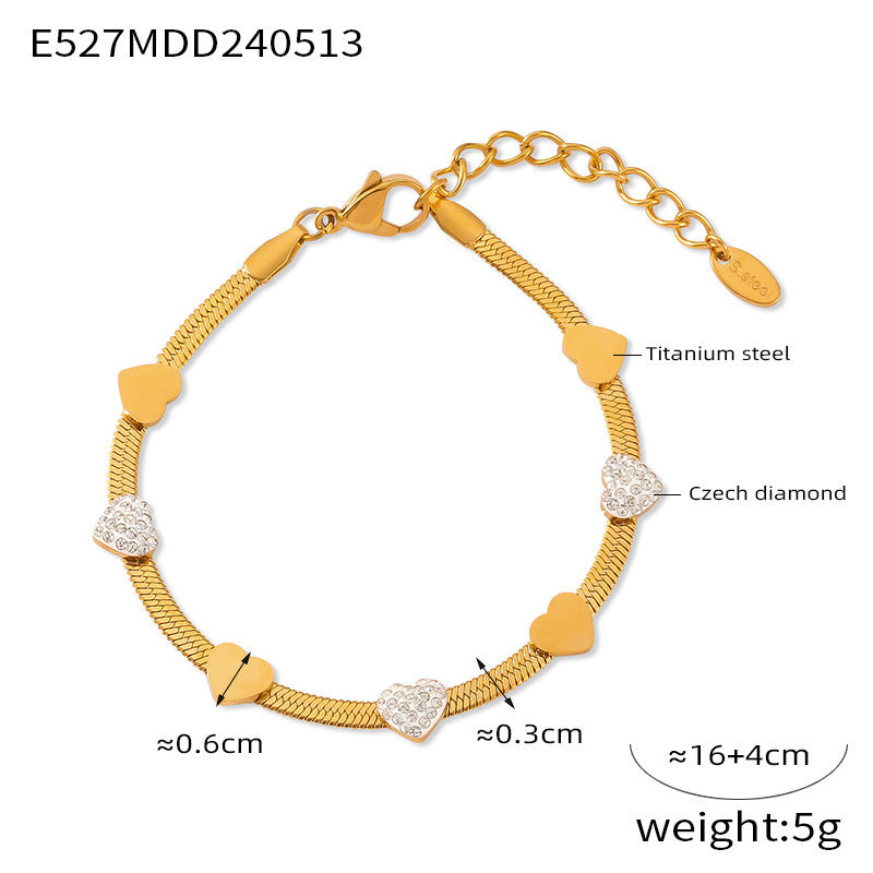 Herzförmiges Armband aus Titanstahl mit Strasssteinen – Bild 5 | LuxeStyle
