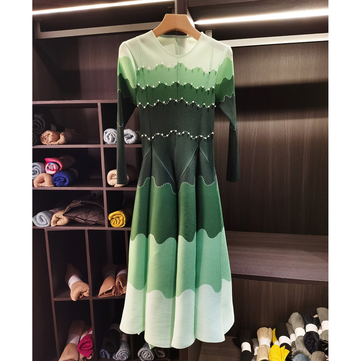 Elegant bedrucktes Color-Block Kleid – Bild 9 | LuxeStyle