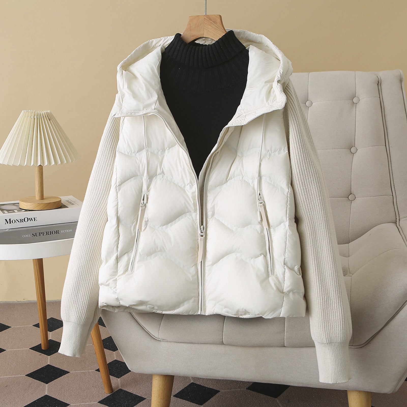 Kurze Daunenjacke mit Patchwork-Ärmeln für Damen