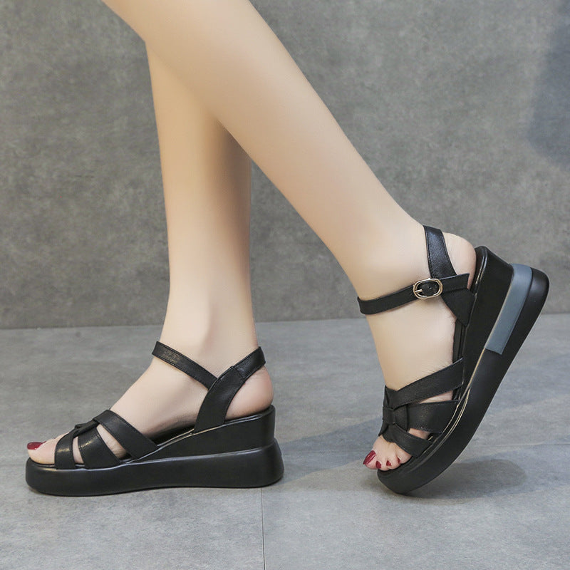 Geflochtene Plateau-Sandalen mit Schnalle – Bild 9 | LuxeStyle