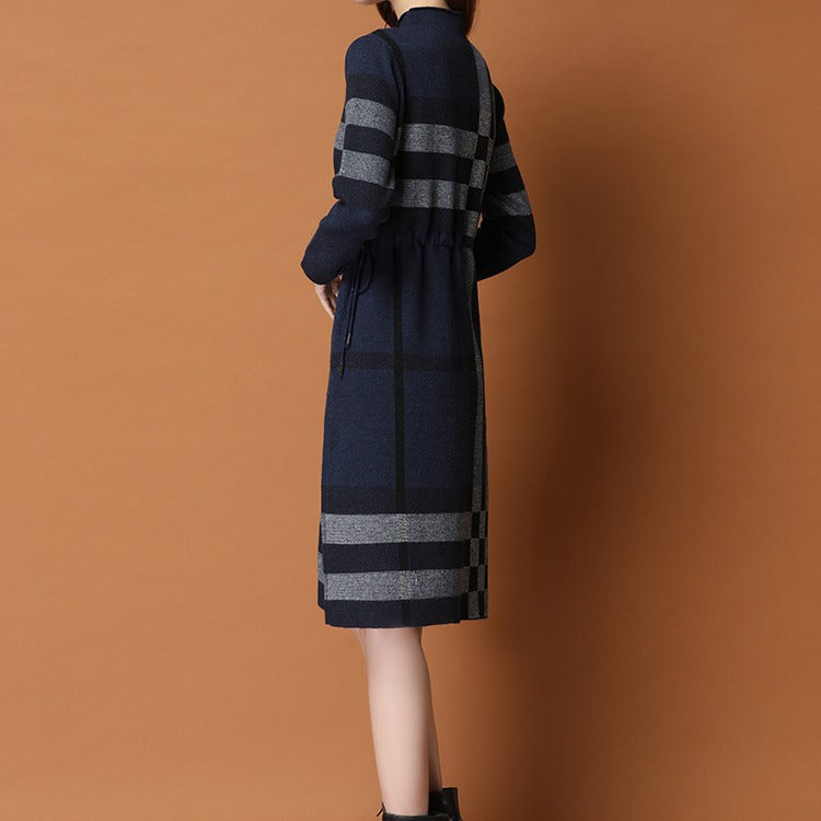 Strickkleid knielang mit langen Ärmeln | LuxeStyle
