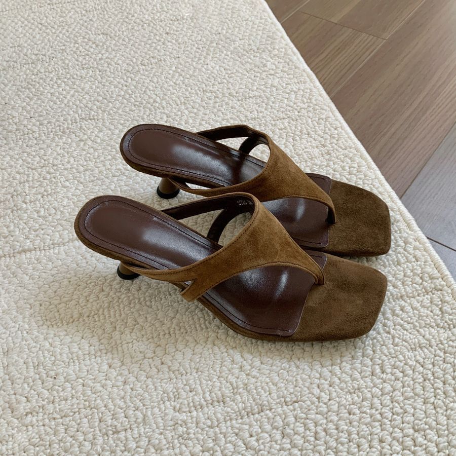 Retro-Chic Minimalistische Stiletto-Sandalen – Bild 2 | LuxeStyle