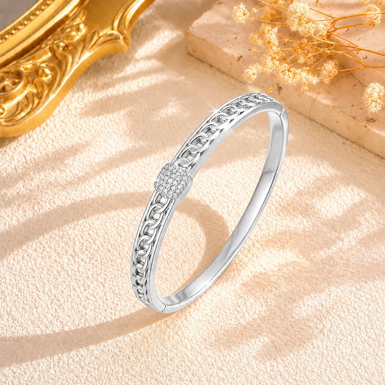 Kettenstrukturiertes Armband mit Diamanten