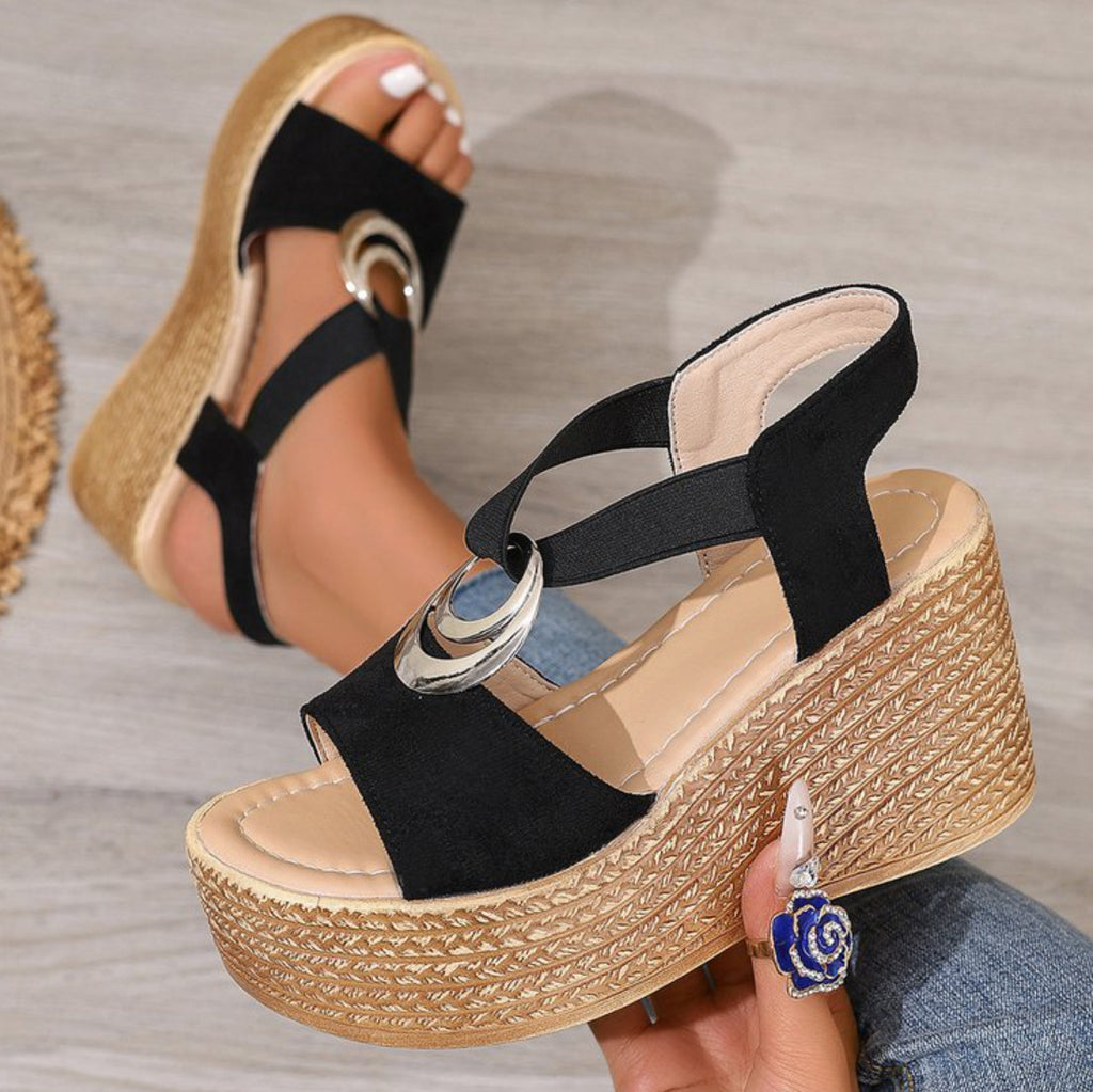 Modische Keilsandalen mit offener Spitze