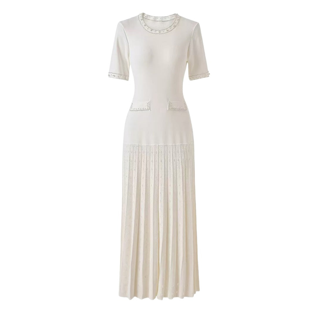 Kurzes Strickkleid mit Perlen und Rundhals – Bild 9 | LuxeStyle