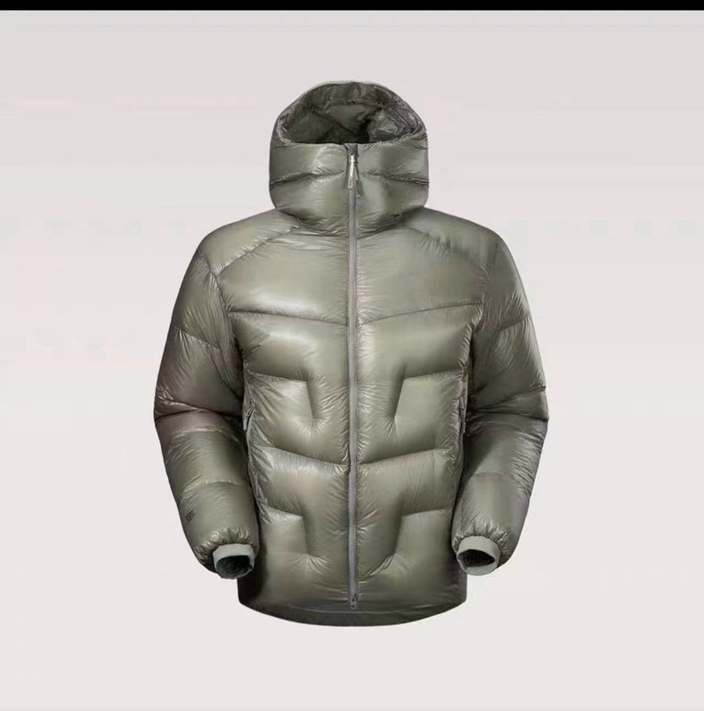 Kurze Daunenjacke mit Kapuze