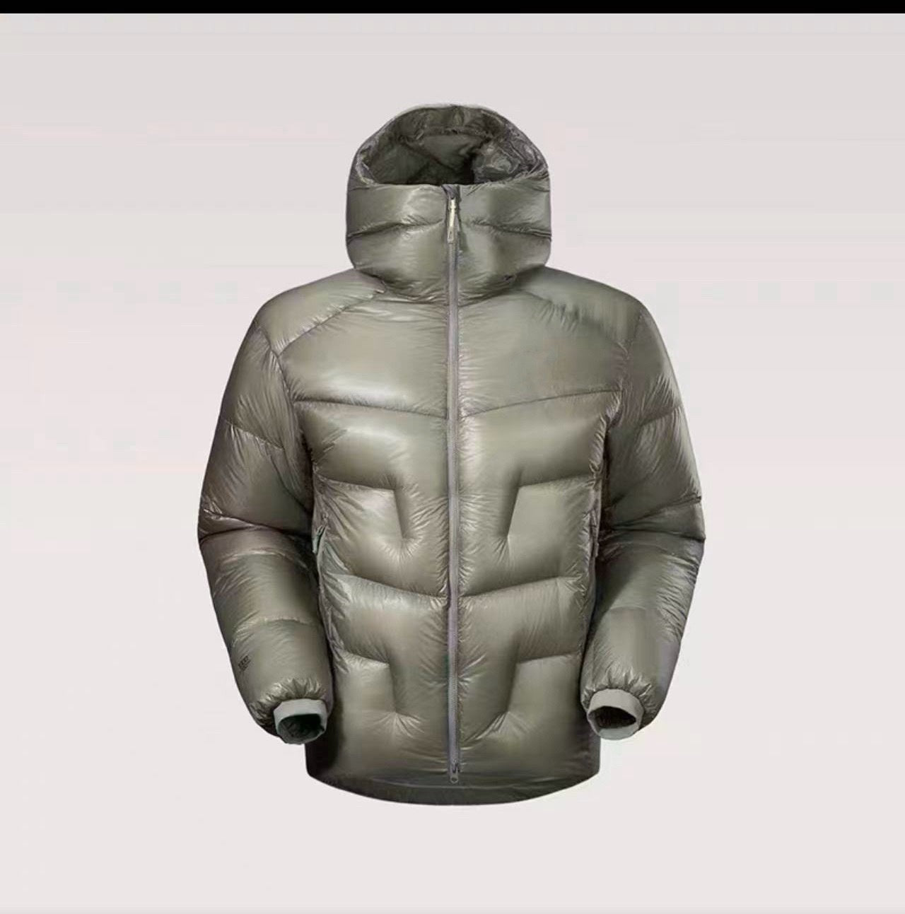 Kurze Daunenjacke mit Kapuze