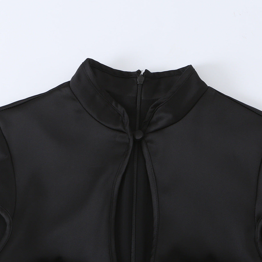Mini-Kleid aus Satin-Polyester mit Schlitz