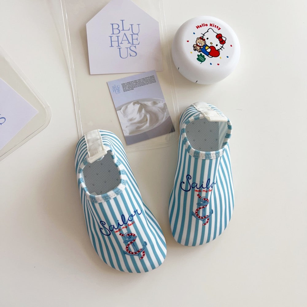 Rutschfeste Kinderschuhe mit kreativem Print