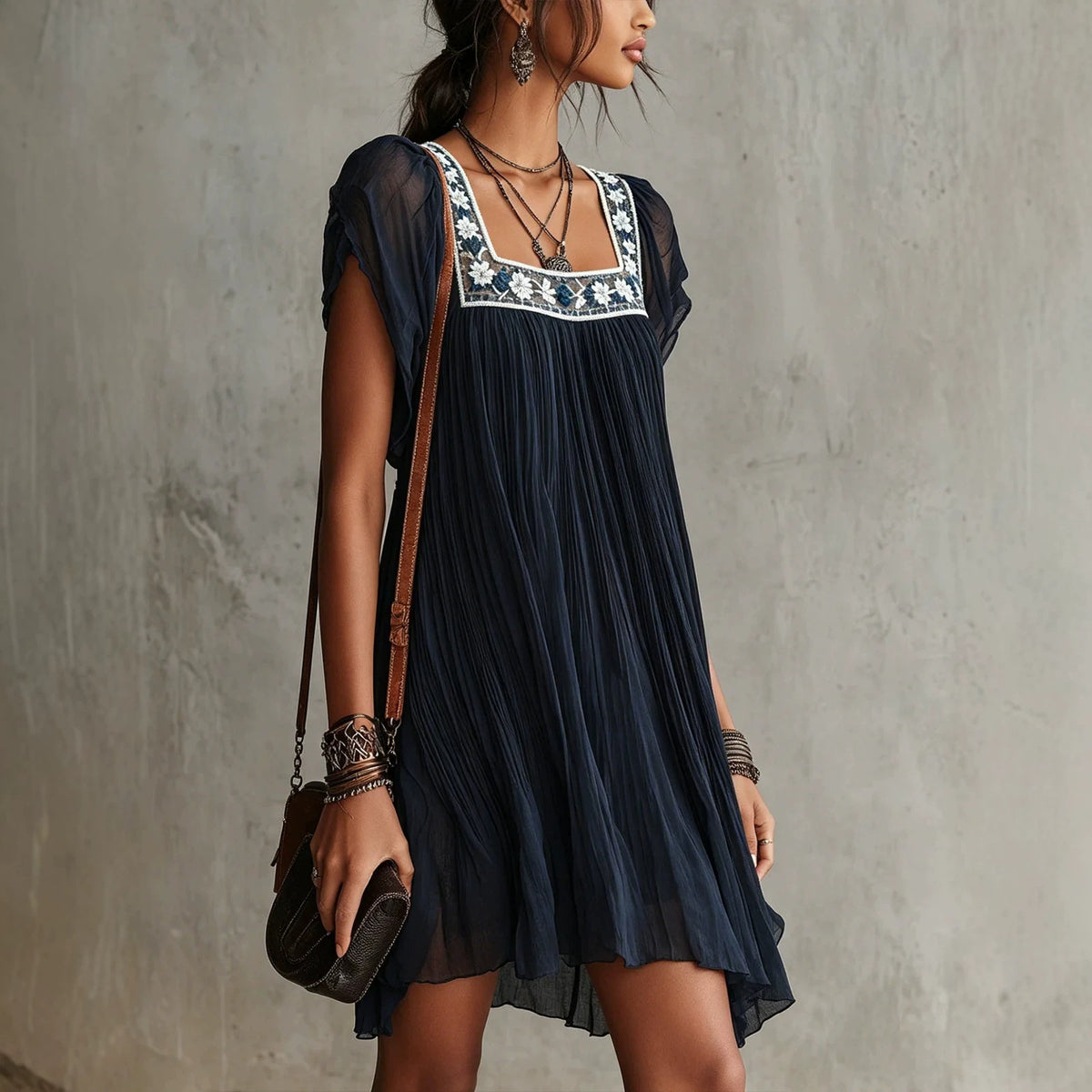 Kurzes Boho-Kleid mit Streifenmuster – Bild 4 | LuxeStyle