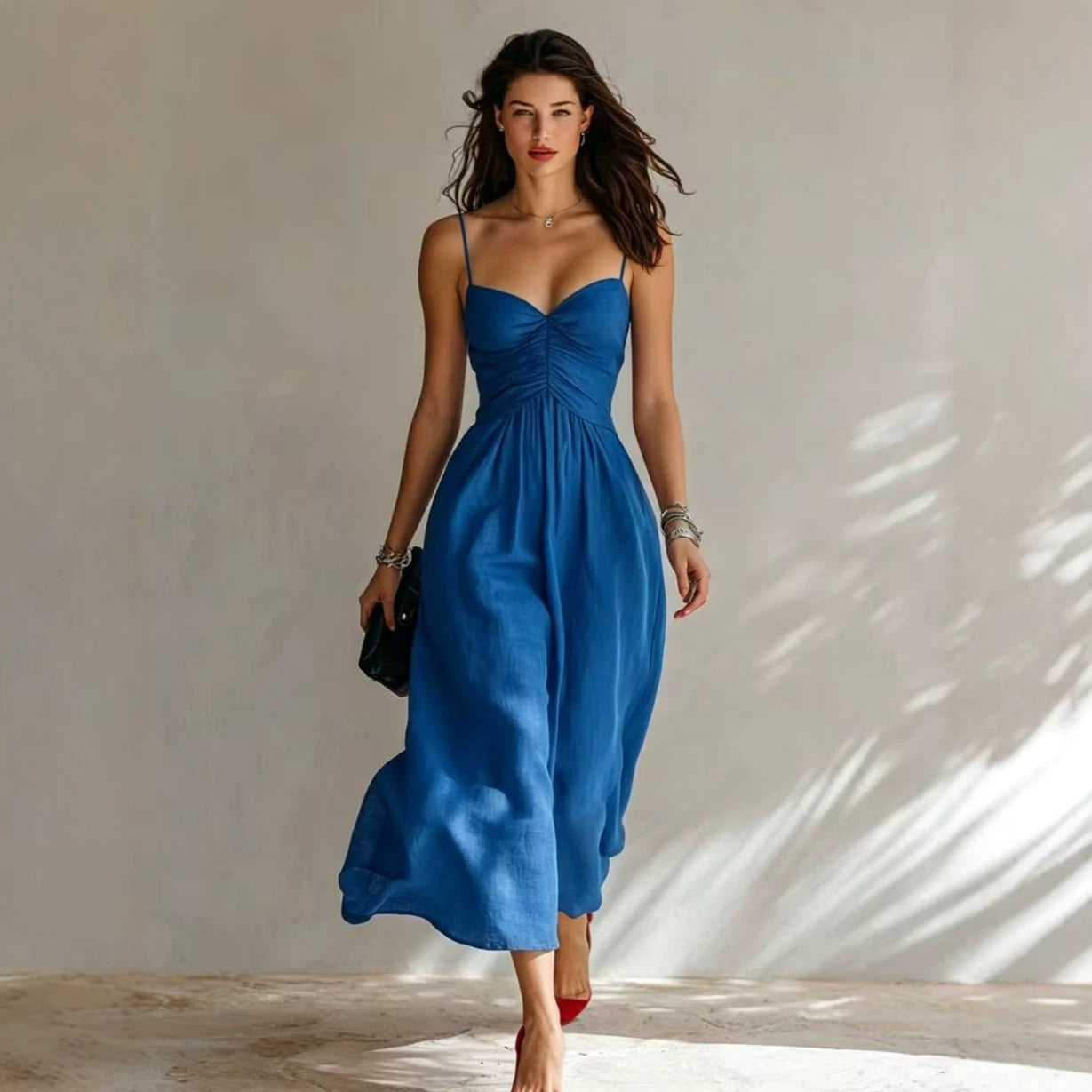 Sommer-Strap-Dress mit Falten in Rot, Schwarz & Weiß