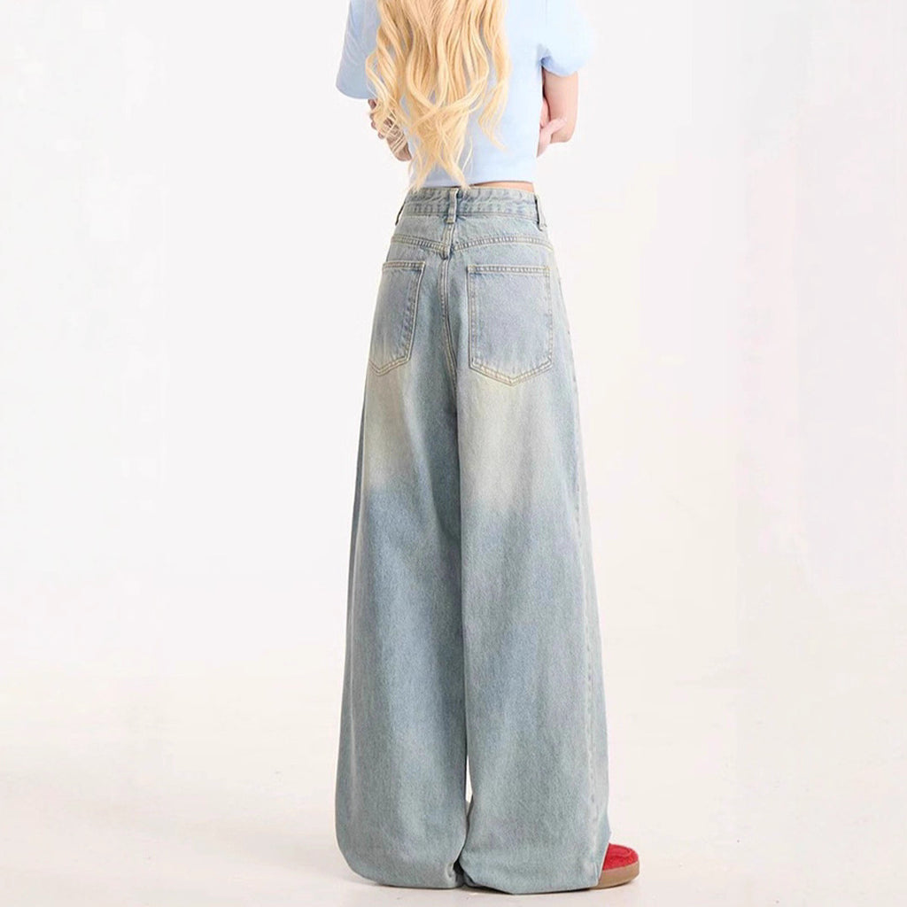 Blaue Jeans mit Cartoon-Stickerei