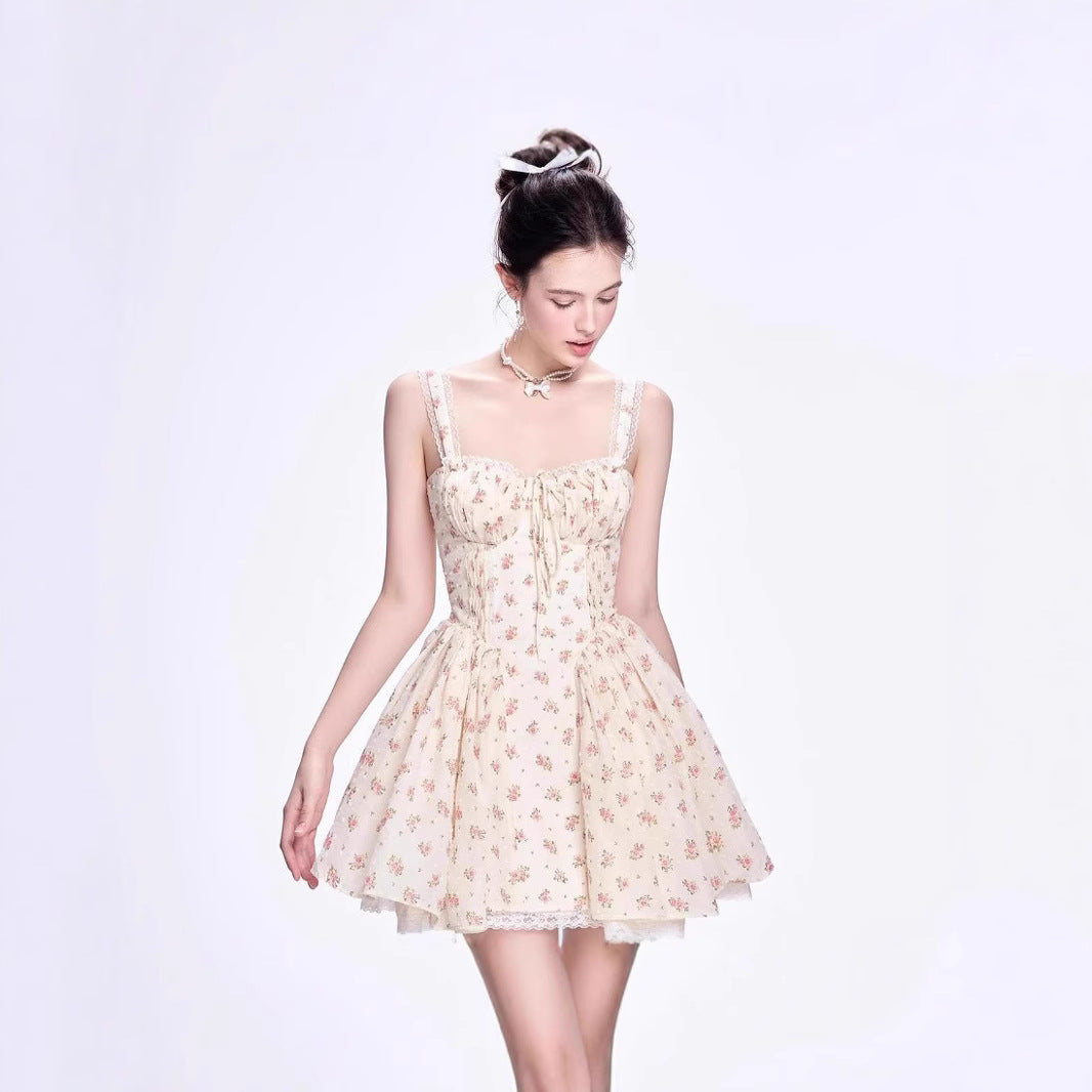 Geblümtes Plisseekleid mit Spitzenbesatz – Bild 5 | LuxeStyle