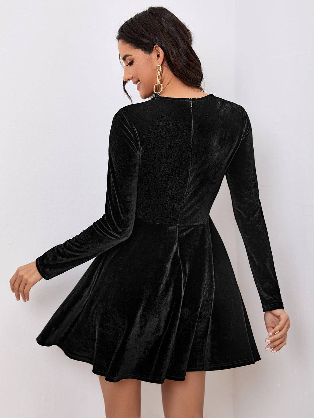 Samtkleid mit Rundhals und langen Ärmeln – Bild 6 | LuxeStyle