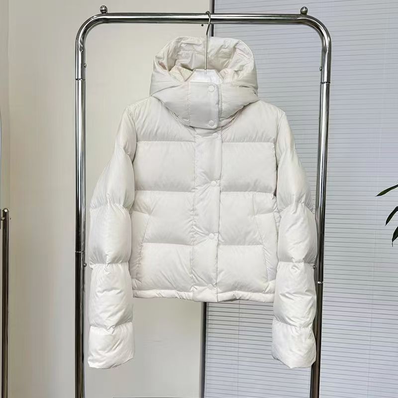 Wärmende Kapuzenjacke mit Daunenfüllung – Bild 3 | LuxeStyle