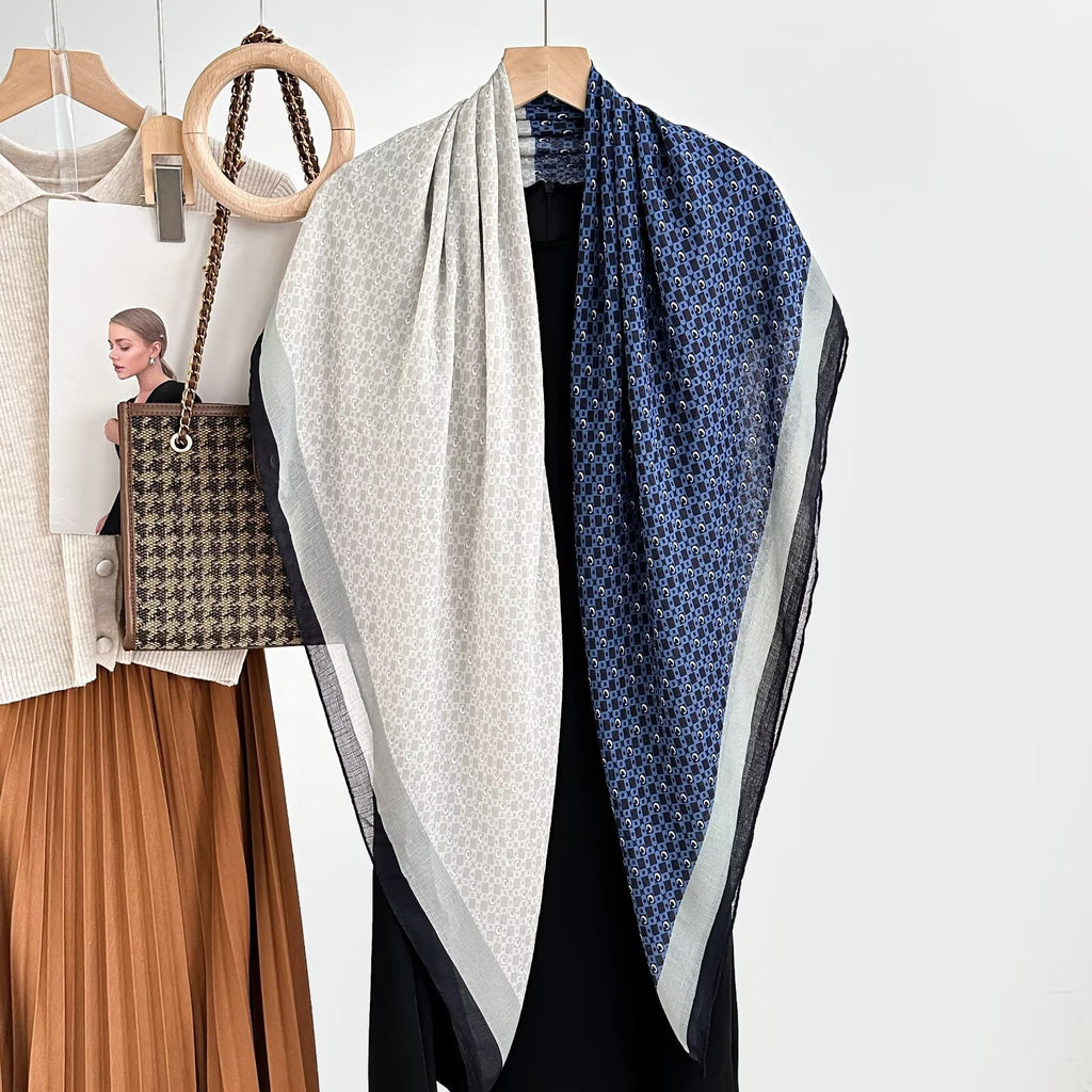 Vielseitiger Chiffon-Schal mit Blumenmuster