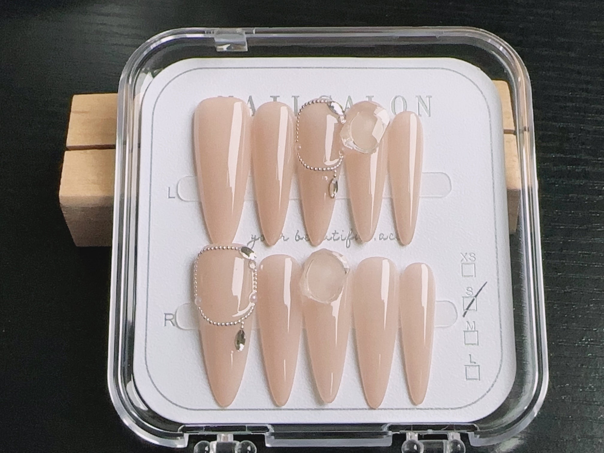 Press On Nails T071 mit rosa Edelsteinen – Ansicht 4