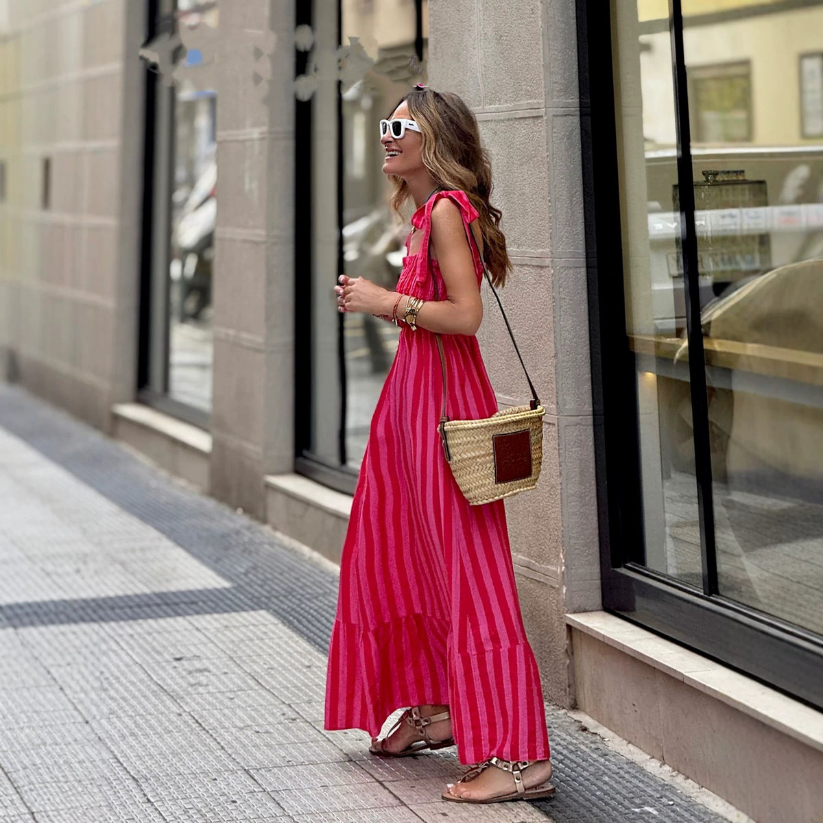 Gestreiftes Maxikleid mit Schnürdetail – Bild 2 | LuxeStyle
