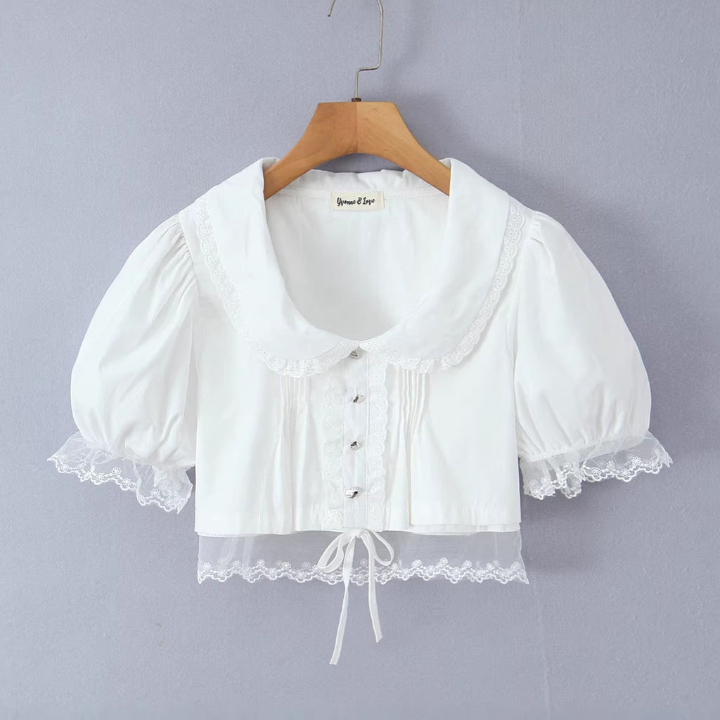 Kurzes Crop-Top mit Puffärmeln und Spitze
