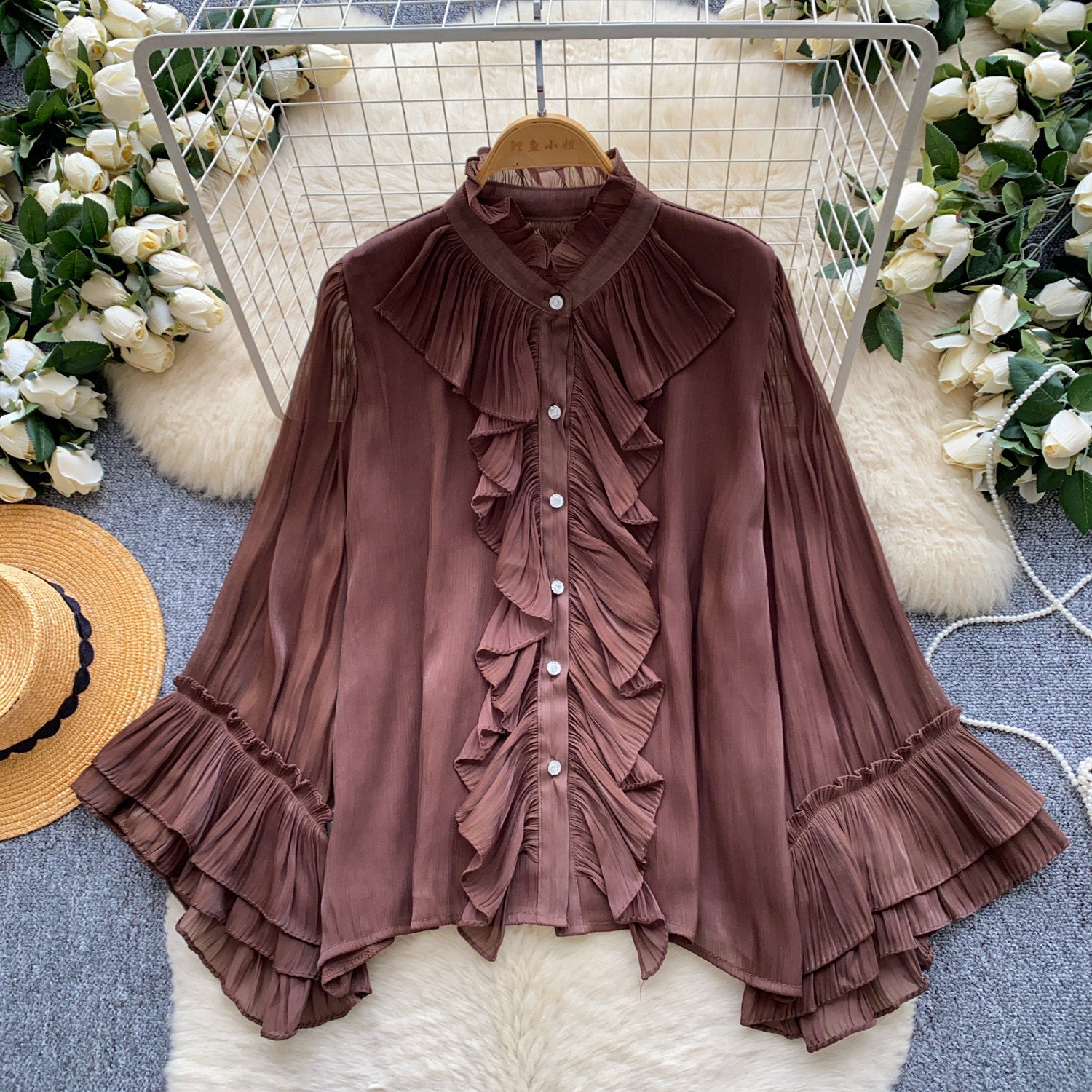 Unifarbene Bluse mit Rüschensaum