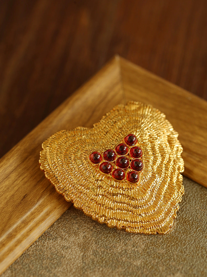 Herzförmige Rot-Agate-Brosche – Bild 2 | LuxeStyle