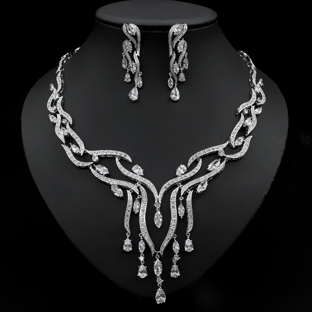 Zirkon-Schmuckset mit Quasten-Anhänger